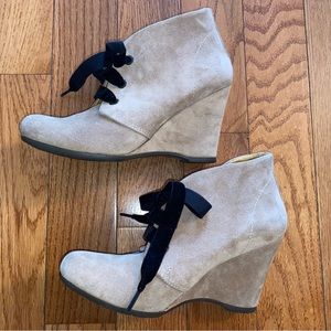 Woman’s Bussola Enna Suede Beige  Neutral Wedge Shoes Size US 8.5 EU 39